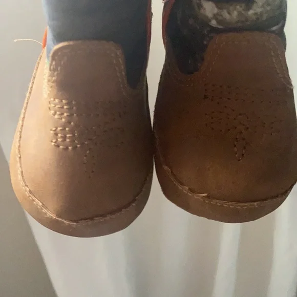 Like new baby camo cowboy boots! Worn once! - Picture 11 of 13